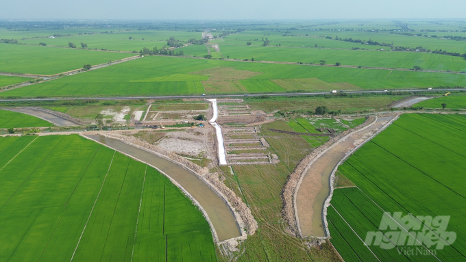 tiep-nguon-cat-san-lap-cao-toc-chau-doc-can-tho-soc-trang-203011_912-203012.jpg Dự án thành phần 2 tại TP Cần Thơ thuộc Dự án xây dựng công trình đường bộ cao tốc Châu Đốc - Cần Thơ - Sóc Trăng giai đoạn 1 những ngày qua lâm vào tình trạng thiếu cát nghiêm trọng. Ảnh: NL.