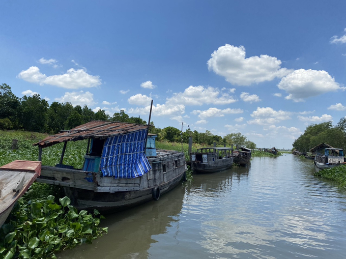 1-lenh-denh-phan-khach-thuong-ho-160824_636.jpg Lênh đênh phận khách thương hồ. Ảnh: LTN.