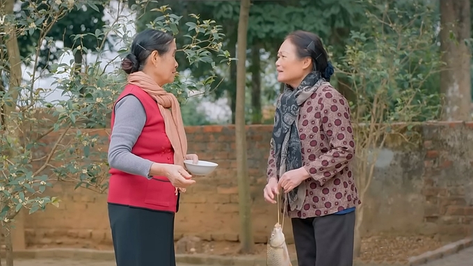 truc-tiep-lo-hen-voi-ngay-xanh-tap-25-tren-vtv1-hom-nay-22-4-142545_799.jpg Bà bạn mang cá bỏ quên về cho bà Thật. Ảnh CMH
