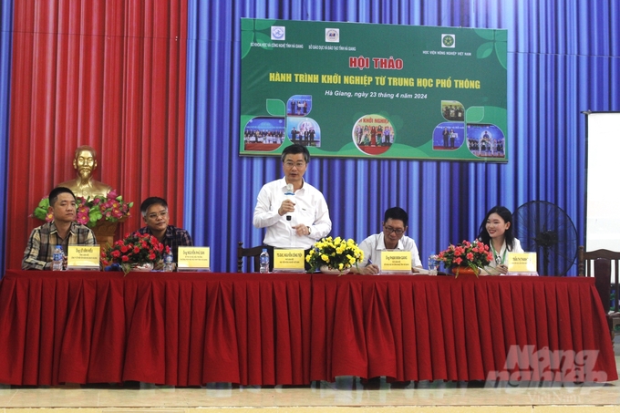 Hội thảo 'Hành trình khởi nghiệp từ trung học phổ thông' nhằm ươm mầm, nuôi dưỡng và khơi dậy những ý tưởng, niềm đam mê khởi nghiệp ngay từ bậc THPT cho các em học sinh. Ảnh: Lê Hoàn.