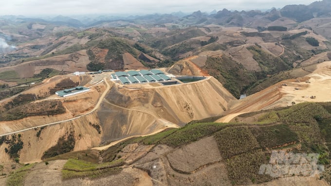 Công ty Minh Thúy đã chiếm hơn 12.600m2 đất trồng cây hàng năm khác và 87.000m2 đất rừng phòng hộ tại bản Nà Sẳng, bản Phiêng Trai, xã Hát Lót để thực hiện dự án khi chưa được UBND tỉnh Sơn La cho thuê đất. Ảnh: Quang Dũng.