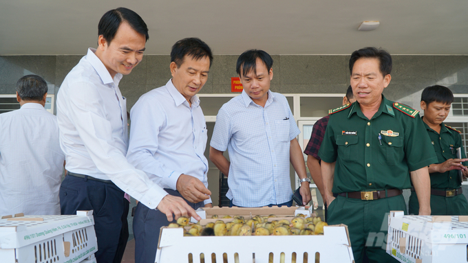 Bộ Chỉ huy Bộ đội Biên phòng Bà Rịa - Vũng Tàu sẽ phân phối số vịt này cho các Đồn, trạm của đơn vị để cùng gia tăng sản xuất, thi đua. Ảnh: Lê Bình.