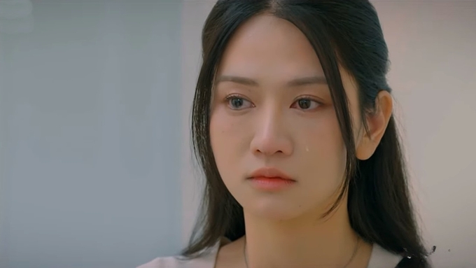 Duyên sót sa trước bệnh tình của bà Thật. Ảnh CMH