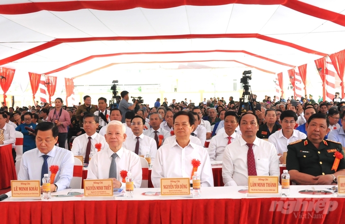 Phó Thủ tướng Lê Minh Khái cùng các đại biểu tham dự buổi lễ. Ảnh: Trung Chánh.