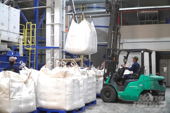 At the end of the first quarter of 2024, Vietnam's rice exports continued to surge, with a 17.6% increase in volume and a 45.5% increase in export value compared to the first quarter of 2023, reaching over 2.18 million tons. Photo: Kim Anh.