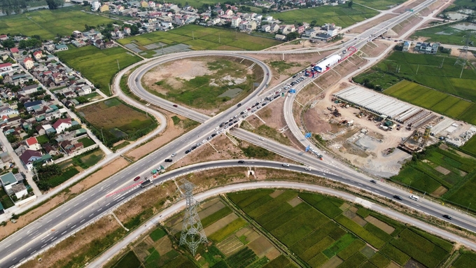 Dự án hoàn thành góp phần giảm tải áp lực về khía cạnh giao thông. Ảnh: Song Hòa. 