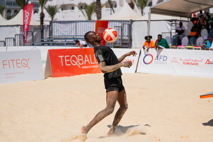 Teqball là loại bóng đá thuần túy nhất vì không có va chạm vật lý giữa các cầu thủ. Ảnh: Sở TTTT cung cấp.