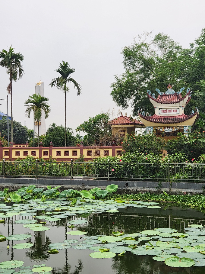 Lăng mộ cụ Đội Bình tại xã Đội Bình, huyện Ứng Hòa, Hà Nội.
