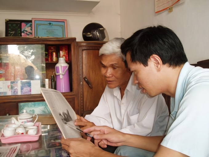 Tác giả hỏi chuyện người hương khói cho cụ Đội Bình là ông Nguyễn Văn Sảo, thôn Kim Châm, huyện Ứng Hòa, Hà Nội. 