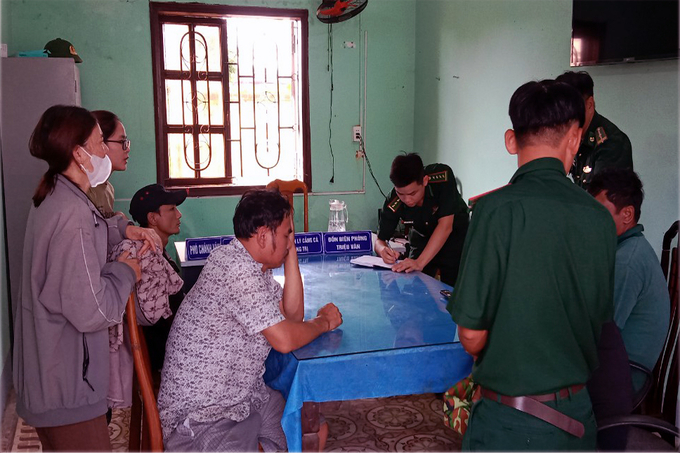 chay-tau-ca-105827_765.jpg Đến sáng 8/5, toàn bộ thuyền viên trên tàu cá QB 92198TS đã được đưa vào bờ an toàn, sức khỏe ổn định. Ảnh: Cảng cá Cửa Việt.