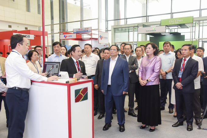 anh-1-cds-165853_278.jpg Agribank cam kết bằng hành động thực thi chuyển đổi số, phát triển xanh, vươn xa kết nối góp phần thực hiện kế hoạch chuyển đổi số ngành ngân hàng. Ảnh: PV.