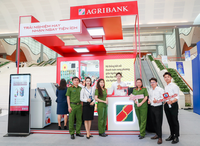anh-3-cds-165925_617.jpg Agribank mang đến 6 giải pháp ngân hàng số vượt trội tại sự kiện chuyển đổi số ngành ngân hàng năm 2024. Ảnh: PV.
