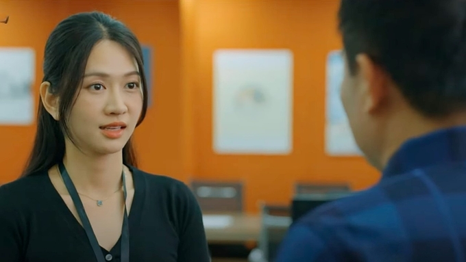 truc-tiep-lo-hen-voi-ngay-xanh-tap-37-tren-vtv1-hom-nay-10-5-152735_655.jpg Duyên hồn nhiên không hề hay biết ông Thắng là cha đẻ của cô. Ảnh CMH