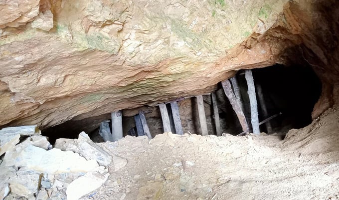 z5431886032800_246b10bf28c92fb46dd9d6399030da5f-233536_334.jpg Công ty Thủ Đô quán xuyến không tốt đã mở đường cho vấn nạn 'vàng tặc' diễn tiến rầm rộ suốt thời gian dài. Ảnh: Khôi An.