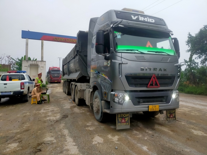 a-1-174948_615.jpg Trong hơn 1 tháng, lực lượng Công an đã phát hiện xử lý 69 trường hợp vi phạm luật giao thông đường bộ. Ảnh: Thanh Tiến.