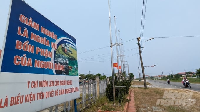 chuyen-ghi-ben-pha-tam-giang-bai-3-nhung-lang-chai-vang-thanh-nien-232359_469-232359.jpg Trong tiến trình xóa đói giảm nghèo ở các xã vùng đầm phá Tam Giang - Cầu Hai, lực lượng lao động xuất khẩu đi nước ngoài có những đóng góp quan trọng. Ảnh: Công Điền.