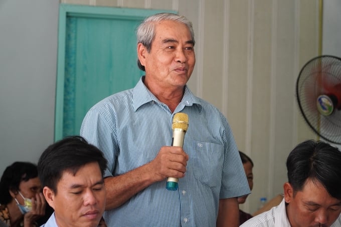 nong-dan-canh-dong-giam-phat-thai-dau-tien-o-dbscl-duoc-cap-nhat-kien-thuc-122315_594.jpg Xã viên đặt câu hỏi trao đổi với chuyên gia. Ảnh: Kim Anh.