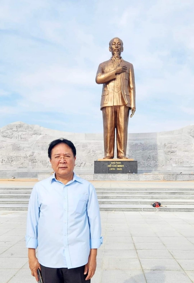 NSND Vương Duy Biên và Tượng đài Bác Hồ tại đảo Phú Quốc (sẽ khánh thành vào ngày 19/5/2024, đúng Ngày sinh nhật Bác).