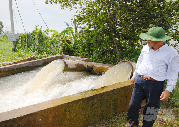 anh-1-154754_315-154755.jpg Nhiều năm qua, UBND tỉnh Đồng Tháp mạnh dạn đề xuất với Trung ương lên phương án quy hoạch hướng đến mục tiêu đầu tư, nâng cấp hệ thống thủy lợi phục vụ sản xuất nông nghiệp. Ảnh: Lê Hoàng Vũ.