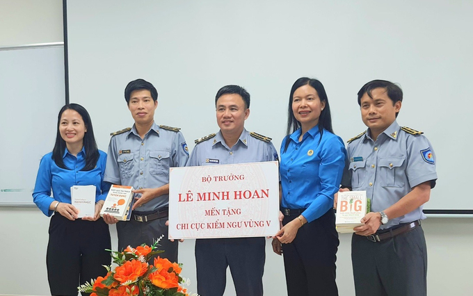 cong-doan-bo-nn-ptnt-tham-hoi-doan-vien-cong-tac-noi-bien-gioi-hai-dao-113300_634.jpg Đến thăm hỏi đoàn viên, Công đoàn Bộ NN-PTNT nắm bắt kịp thời tâm tư, nguyện vọng của đoàn viên. Ảnh tư liệu.