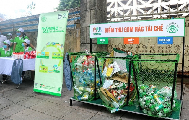 h-mtv-moi-truong-va-do-thi-ha-noi-urenco-da-phoi-hop-voi-ubnd-quan-hoan-kiem-trien-khai-thuc-hien-thi-diem-chuong-trinh-phan-loai-rac-tai-nguon-1645027734015973336526-150905_661.jpg Một dự án trí thí điểm chương trình phân loại rác tại nguồn do Công ty TNHH MTV Môi trường và Đô thị Hà Nội (Urenco) đã phối hợp với UBND quận Hoàn Kiếm triển khai.