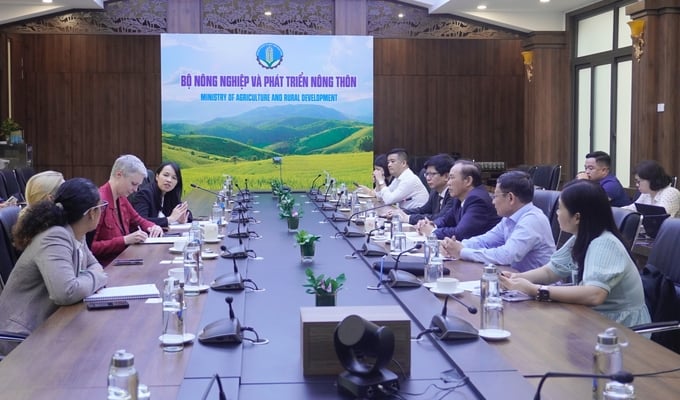 Buổi tiếp và làm việc của Bộ NN-PTNT với Đại sứ Na Uy tại Việt Nam Hilde Solbakken diễn ra sáng 22/5 tại Hà Nội. Ảnh: Hồng Thắm.