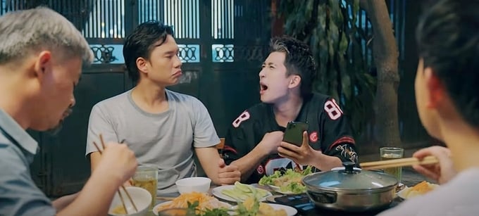 truc-tiep-nhung-neo-duong-gan-xa-tap-2-tren-vtv1-hom-nay-23-5-180714_166.jpg Bảo khoe khoang khả năng tán gái của mình. Ảnh CMH
