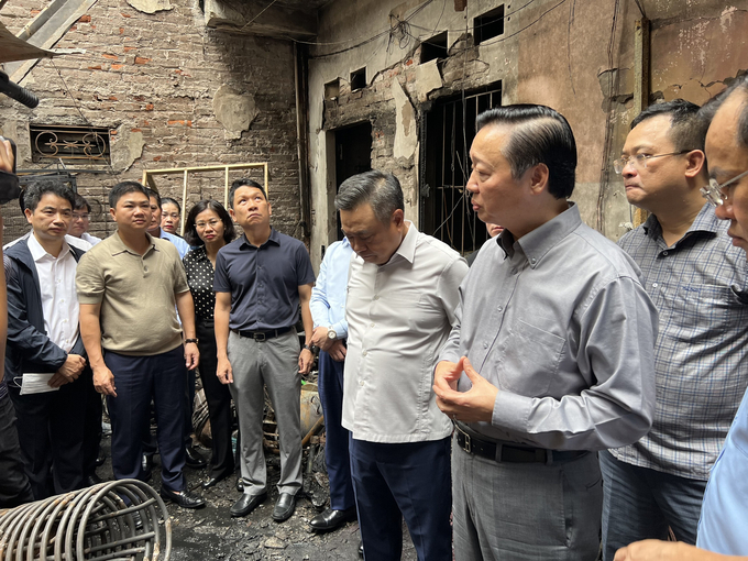 Phó Thủ tướng Trần Hồng Hà tới kiểm tra hiện trường, động viên lực lượng làm nhiệm vụ.
