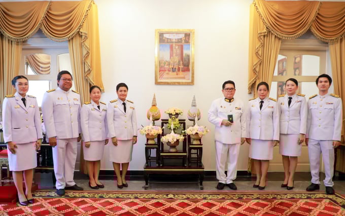 Ông Montri Suwanpori - Phó Chủ tịch CPF vinh dự nhận Huân chương Hoàng gia từ Quốc vương Thái Lan.