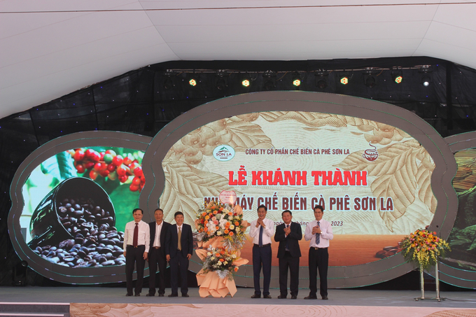 khanh-thanh-nha-may-ca-phe-120947_612.jpg Ngày 21/10/2023, Nhà máy cà phê Sơn La chính thức khánh thành và đưa vào hoạt động. Nhà máy có tổng công suất 50.000 tấn quả cà phê tươi/năm. Ảnh: TL.