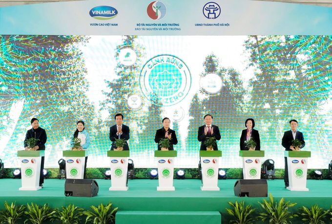 Hoạt động trồng cây hướng đến Net Zero 2050 được khởi động tại TP. Hà Nội.