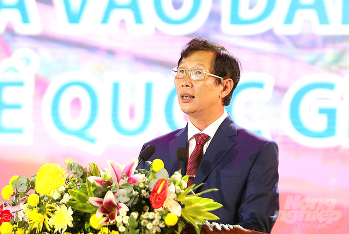 anh-1-104012_748-104013.jpg Ông Lê Văn Phước, Phó Chủ tịch UBND tỉnh An Giang cho biết: Lễ hội Vía Bà Chúa Xứ Núi Sam là một lễ hội lớn của tỉnh An Giang, mang đậm bản sắc văn hóa của cư dân vùng sông nước Nam bộ. Ảnh: Lê Hoàng Vũ.