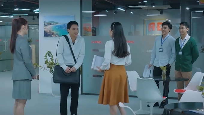truc-tiep-nhung-neo-duong-gan-xa-tap-6-tren-vtv1-hom-nay-29-5-153557_943.jpg Dũng đến thử việc và vô tình gặp lại Yên. Ảnh CMH