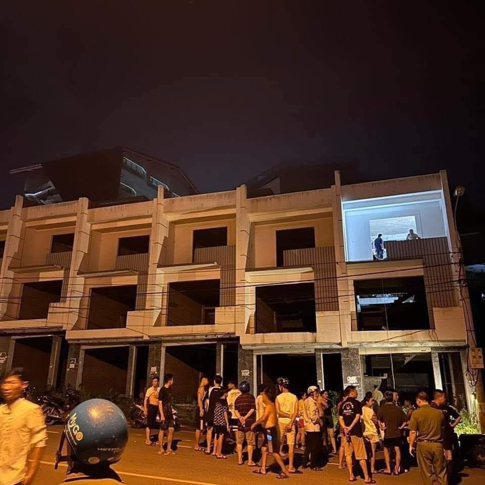 xacchet-084739_334.jpg Khu nhà liền kề Phú Hưng nơi phát hiện xác chết khô. Ảnh: P.B.