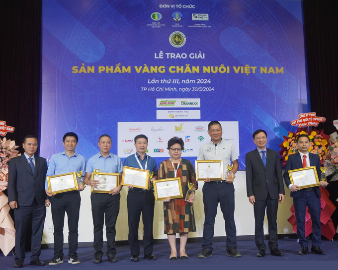 chan-nuoi-5-194616_127.jpg Nhiều doanh nghiệp chăn nuôi giữ được danh hiệu 'Sản phẩm Vàng chăn nuôi Việt Nam' trong nhiều năm liền. Ảnh: Nguyễn Thủy.