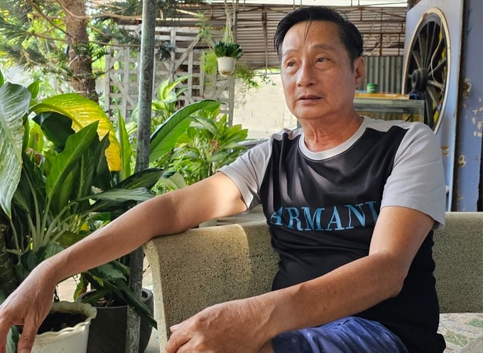 Ông Nguyễn Tiến Dũng cho biết, sống dưới các dự án, người dân rất lo sợ sạt lở. Ảnh: KS.