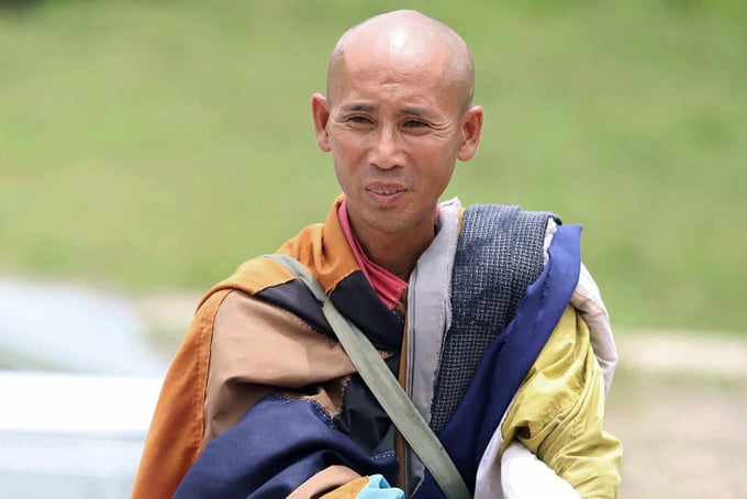 thich-minh-tue-130553_657.jpg Ông Lê Anh Tú (Thích Minh Tuệ) trên hành trình đi bộ dọc Việt Nam.