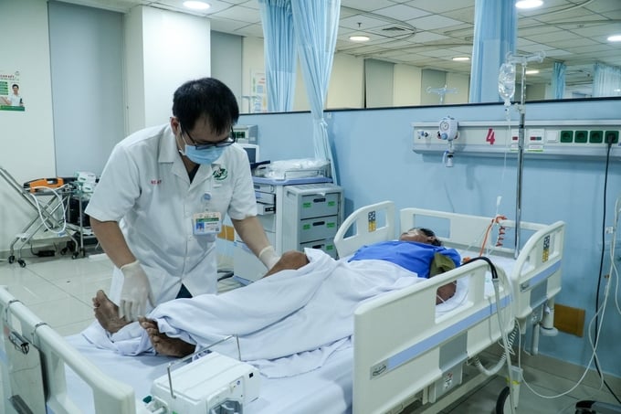 Bệnh nhân đang được theo dõi tại khoa Cấp cứu, Bệnh viện Quân y 175. Ảnh: BVCC.