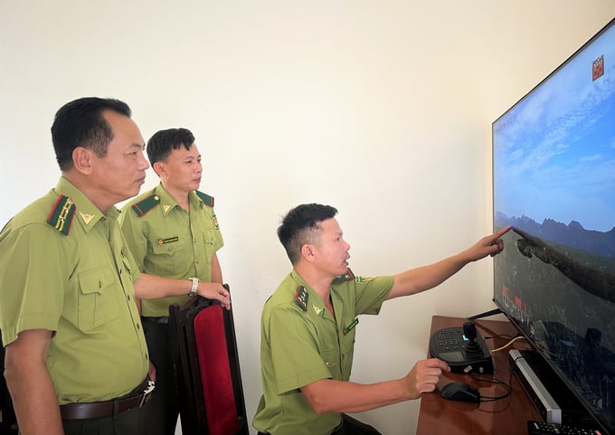 pccc-101557_56.jpg Việc áp dụng chuyển đổi số vào PCCCR tại huyện Hương Sơn không chỉ phát hiện sớm lửa rừng mà còn giảm áp lực trong việc trực gác những ngày nắng nóng cho lực lượng Kiểm lâm. Ảnh: Thanh Nga.
