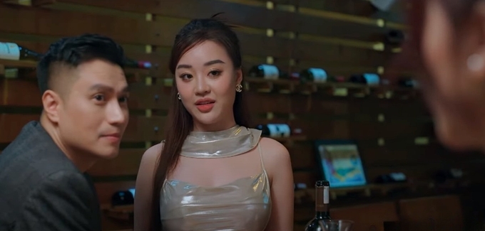 Vinh sẵn sàng thả thính gái ngay trước mặt Yên. Ảnh CMH
