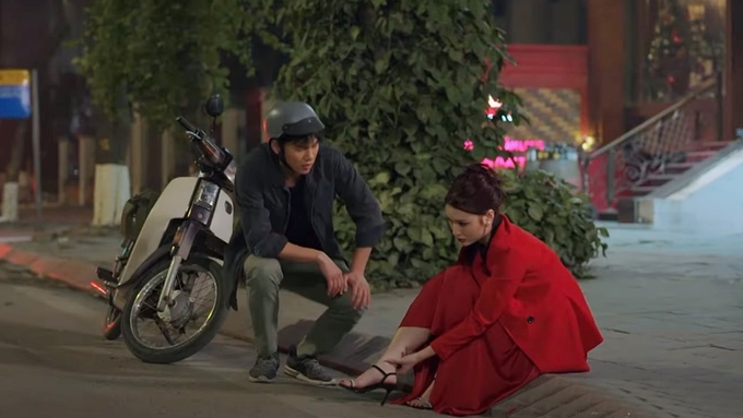 Hùng lại chạm mặt Yên. Ảnh CMH