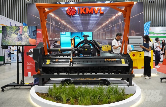 2-151343_364-151344.jpg Máy móc hiện đại phục vụ cho nông nghiệp. Ảnh: Nguyễn Thủy.