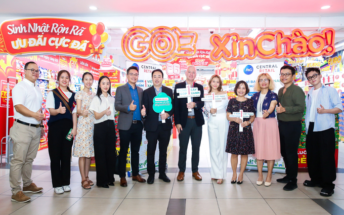 2-du-an-y-nghia-nay-duoc-trien-khai-nham-muc-dich-gop-phan-gia-tang-mang-xanh-tai-viet-nam-175602_956.jpg Từ ngày 13/6 đến 26/6, người tiêu dùng tại hệ thống siêu thị GO!, Big C và Top Market tặng 1 cây xanh sẽ được phiếu giảm giá trị giá 50.000 đồng cho mỗi hóa đơn mua hàng.