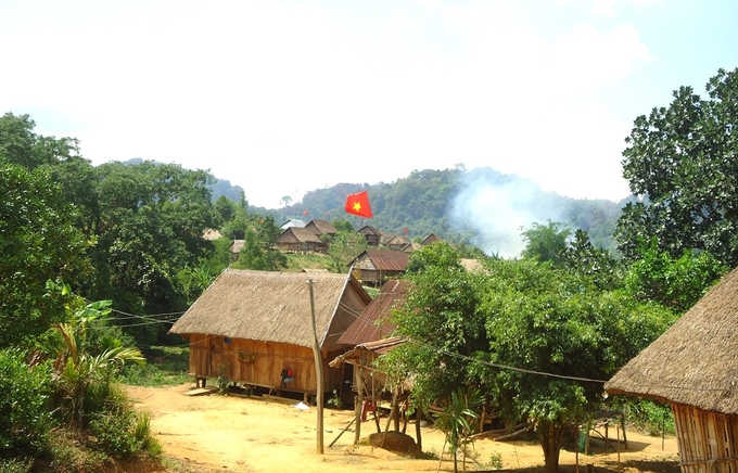 4-110229_526.jpg Làng O2 hiện có 54 hộ dân thì đã có đến 44 hộ thuộc diện hộ nghèo và 10 hộ thuộc diện cận nghèo. Ảnh: V.Đ.T.