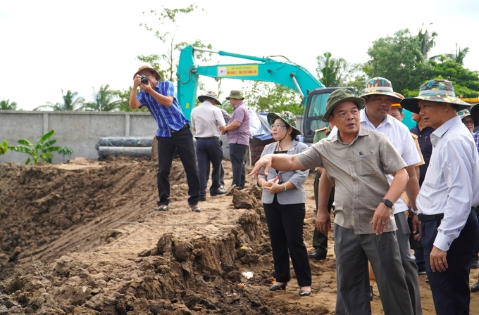 Lãnh đạo tỉnh Sóc Trăng kiểm tra công trình giao thông trọng điểm đi qua địa bàn tỉnh. Ảnh: Kim Anh.
