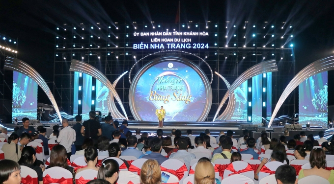 khai-mac-lien-hoan-du-lich-bien-nha-trang-2024-212217_767.jpg Liên hoan du lịch biển Nha Trang được tổ chức với chủ đề 'Vịnh ngọc Nha Trang bừng sáng'. Ảnh: PC.