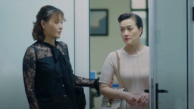 Khanh cho phép bà Thư vào thăm cháu. Ảnh CMH