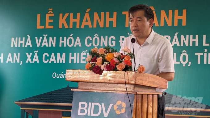bidv-khanh-thanh-nha-cong-dong-tranh-lu-thu-10-cho-cac-tinh-mien-trung-151026_44-151026.jpg Ông Đặng Văn Tuyên, Ủy viên HĐQT BIDV cho biết, đến nay, đơn vị đã tài trợ xây dựng được 3 nhà cộng đồng tránh lũ cho người dân Quảng Trị.