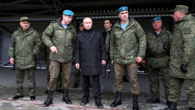 jp5np4hamitctf1rihxiepbcsxr4uagu-081432_447.jpg Tổng thống Vladimir Putin thăm khu huấn luyện quân sự ở vùng Ryazan, Nga. Ảnh: Moscow Times.