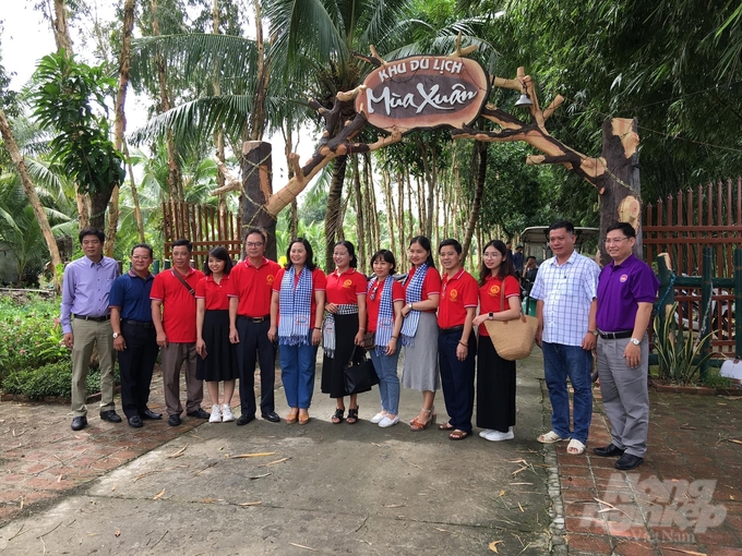 anh-3-154803_471-154804.jpg Khu du lịch Mùa Xuân là một trong những khu sinh thái mới nhất miền Tây được đưa vào khai thác du lịch với hệ thống rừng tràm và hàng nghìn loài chim đang sinh sống. Ảnh: MX.